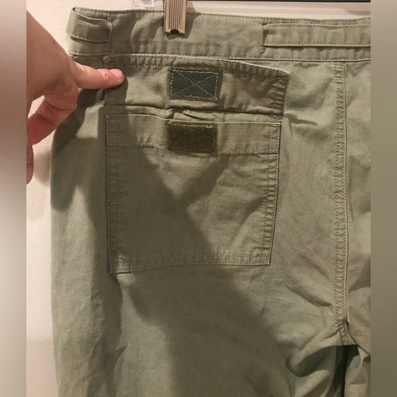 CARGO CAPRI OLIVE GREEN PANTS - Picture 5 of 8